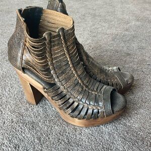 Sbicca vintage collection heels sandals wood leather